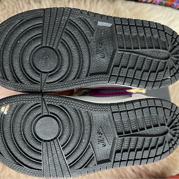 Retro unisex high-top Air Jordan, toddler size 9, grey mist/ fuchsia color. - Picture 6 of 8